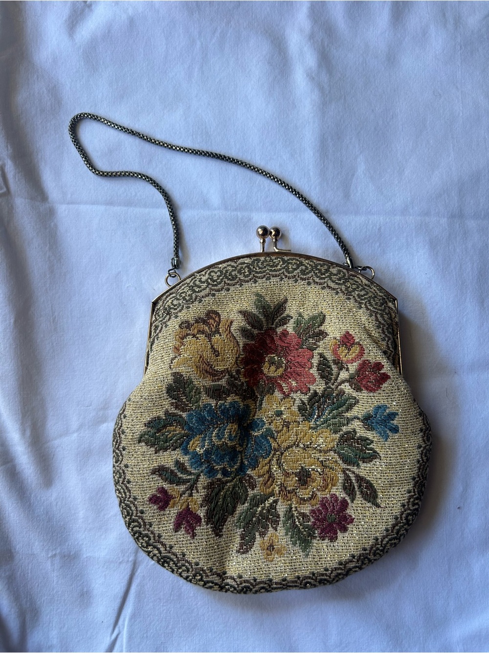 Vintage La Regale gold woven tapestry clasp purse - Picture 5 of 5